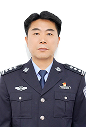 张鑫煜 营口市公安局党委委员、政治部主任